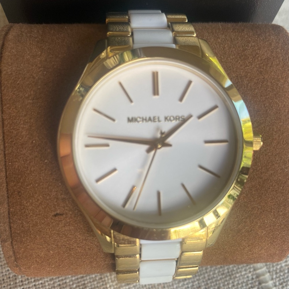 Gorgeous Michael Kors Slim Runway white / gold watch.